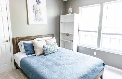 Charlotte House | University Escape with hot tub and fire pit