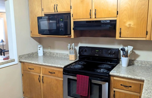 Tallahassee House | University Family & Friends House, 4 bedrooms,2 baths, sleeps 12,near FSU & FAMU