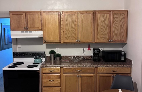 South Park Apartment | University home Cozy 2-bed great location safe hospital & UD nearby AC, WiFi