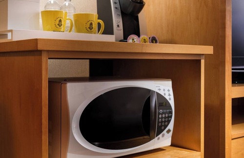 University District Hotel | University Inn King Room, Complimentary Bikes, Near Husky Stadium