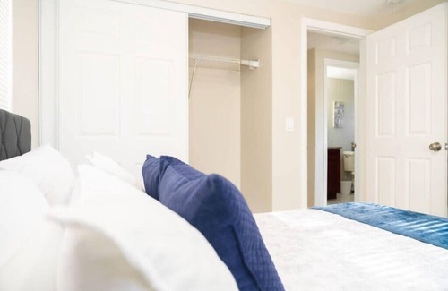 University Apartment | University Serenity Suites #C102