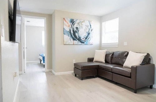 University Apartment | University Serenity Suites #C102
