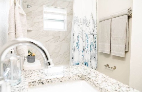 University Apartment | University Serenity Suites #C102