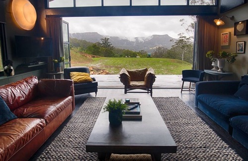Barrengarry House | Unlike no other home, this simply stunning Black Star Barn Accommodation