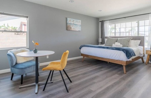 Chino House | Unlock Studio Serenity: King Bed, Work Corner, Fast Internet, Laundry, & Parking—Ready for Your Stay!