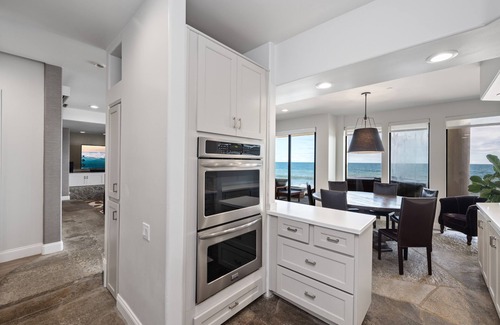 Central Malibu House | "Unrivaled Luxury at Premier Beachfront Getaway: Private Beach Access"