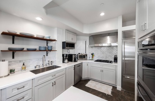 Central Malibu House | "Unrivaled Luxury at Premier Beachfront Getaway: Private Beach Access"