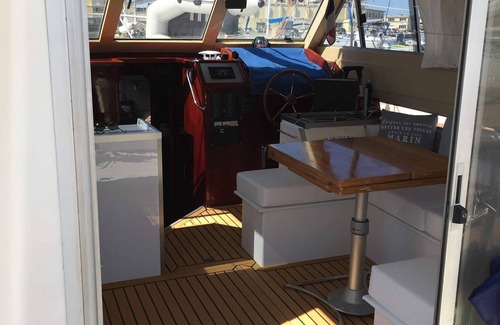 Sete Boat Rental | UNUSUAL ACCOMMODATION IN SETE - DOCKED BOAT