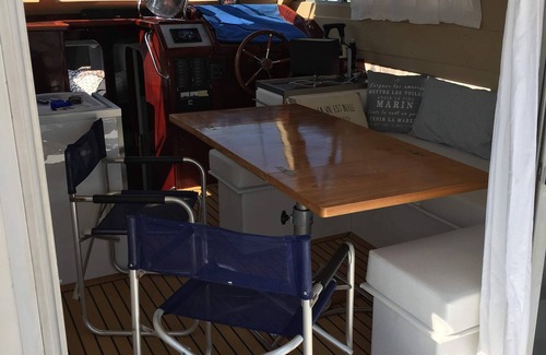 Sete Boat Rental | UNUSUAL ACCOMMODATION IN SETE - DOCKED BOAT