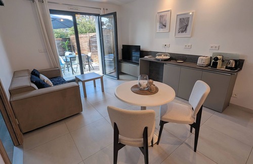 Les Maillans Apartment | Unusual and wellness "Appart" Heated pool & private Jacuzzi - Côte d'Azur