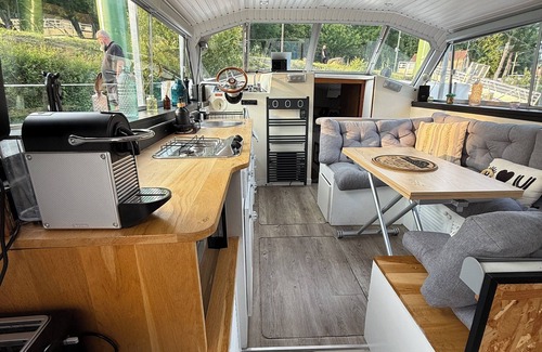 La Ferte-sous-Jouarre Boat Rental | 🌿 Unusual overnight stay aboard Le Viking - Disconnecting on the Marne River