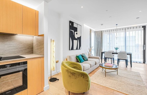 St. Pancras and Somers Town Apartment | Unveiling London Magic