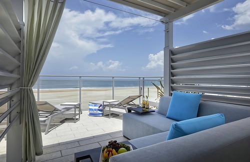East Daytona Hotel | Unwind and Indulge In Our Oasis! 4 Relaxing Units w/City View, Outdoor Pool