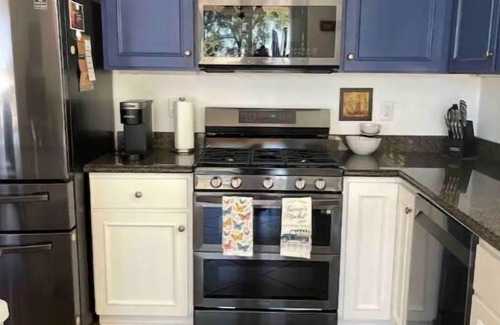 Red Bluff House | Unwind and relax at our country cozy getaway home