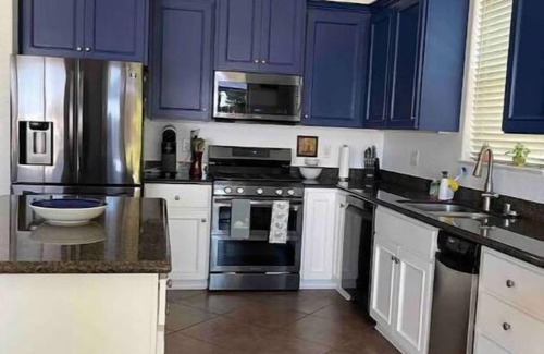 Red Bluff House | Unwind and relax at our country cozy getaway home