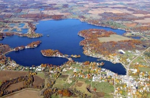 Hamilton Cabin | "Unwind and relax in our cozy cottage with a beautiful view of the lake!"