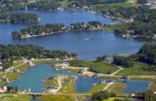 Hamilton Cabin | "Unwind and relax in our cozy cottage with a beautiful view of the lake!"