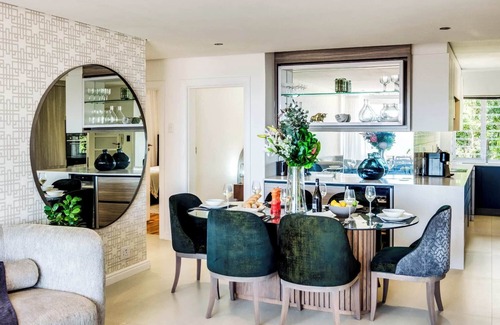 Bantry Bay Apartment | Unwind at Contemporary Alanda Apartment