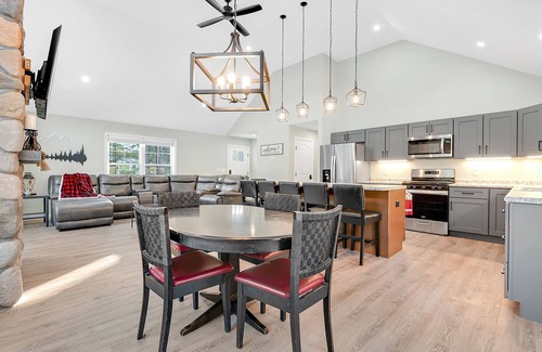 West Bridgton House | Unwind at Our Beautiful Sanctuary | Scenic Views by RedAwning