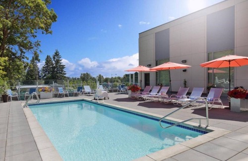 Des Moines House | Unwind at our Sea-Tac Airport Hotel