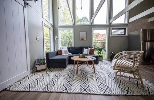 Bethel House | Unwind at this Modern Bethel Village Escape