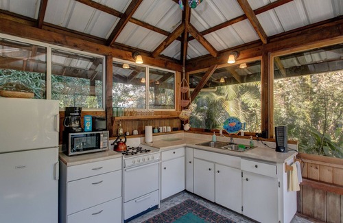 Keaau Cabin | Unwind at your Perfect Jungle Retreat