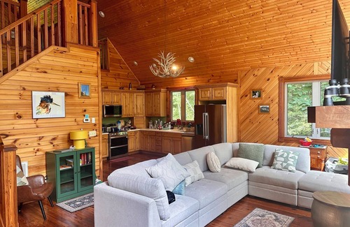 Marshall Cabin | Unwind by the River: Serene Cabin Getaway near Asheville and Hot Springs, NC