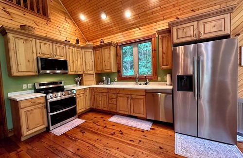 Marshall Cabin | Unwind by the River: Serene Cabin Getaway near Asheville and Hot Springs, NC