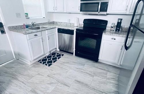 Atlanta House | Unwind & Explore! 2BR Retro Bungalow Downtown ATL