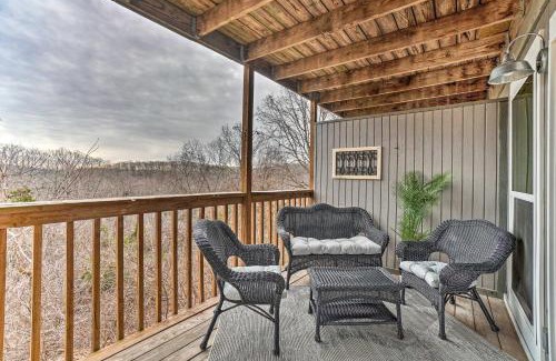 Notch Estates Apartment | Unwind Fireside! Condo 1 Mi to Silver Dollar City