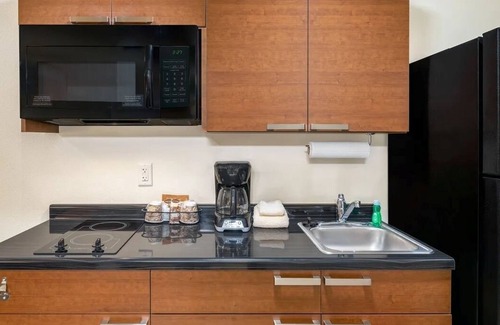 Davenport Hotel | Unwind in a Bright, Pet-Friendly Room Near Colonel Davenport House & Parks