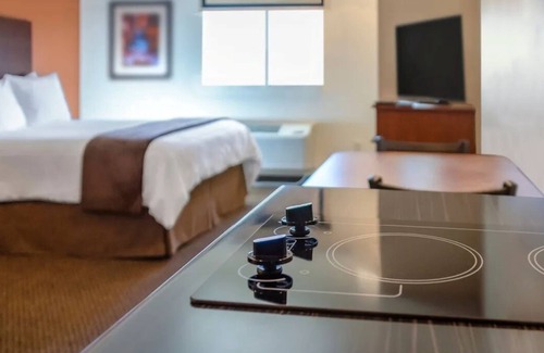 Davenport Hotel | Unwind in a Bright, Pet-Friendly Room Near Colonel Davenport House & Parks