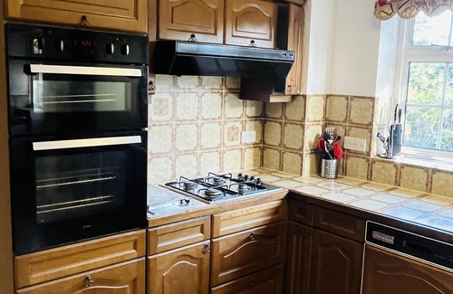 Castle Bromwich House | Unwind in Comfort at Cosy Caradus Free Parking