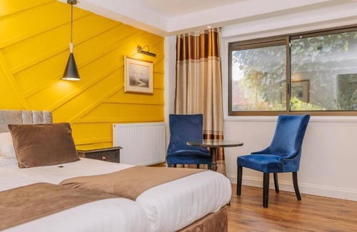 Ipswich Hotel | Unwind in Ipswich: Spa, Pool, Gardens & Walkable Waterfront Access