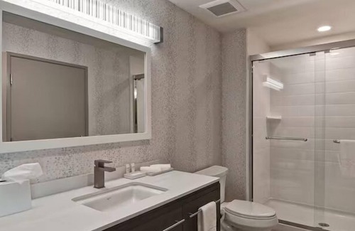 Lake Hamilton Hotel | Unwind in Natural Luxury! Full Kitchen, Pets Allowed, Free Parking!