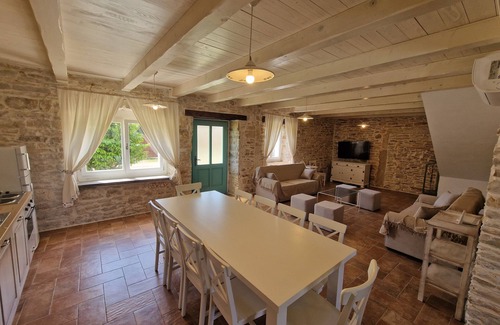 Glavani Villa | Unwind in Paradise: Charming Villa with a Pool for an Unforgettabble Vacation.