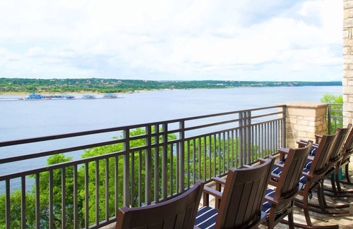 Lakeway Hotel | Unwind in Style and Comfort! Onsite Parking, Outdoor Pool!