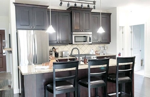 Central Okanagan Condo | Unwind in the epitome of luxury and style in thiis beach front haven.
