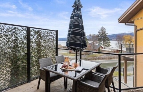 Central Okanagan Condo | Unwind in the epitome of luxury and style in thiis beach front haven.