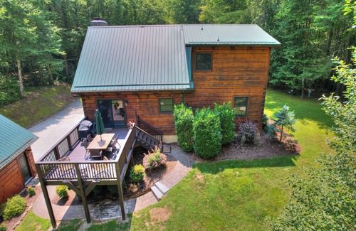 Butler Cabin | Unwind in this magical 4BR 2.5Bath getaway on a secluded property near the charming town of Butler.