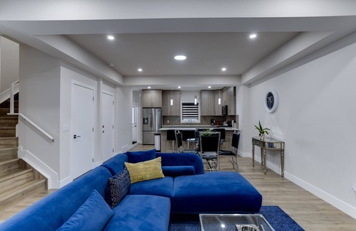 Southwest Edmonton House | UofA King BDR Family Getaway