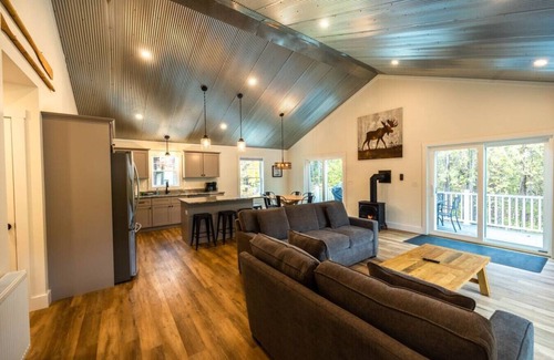 Greenville Junction Cabin | Up Country Cabin · Moosehead Lake: A/C + Ping Pong