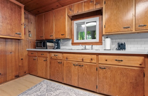 Traverse City Cottage | Up-North Rustic Cottage on exclusive Old Mission Peninsula