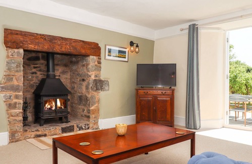 Worlington Cottage | UPCOTT FARM, pet friendly, with hot tub in Morchard Bishop