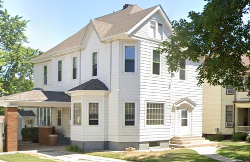 Bloomington Apartment | Updated 1 Bedroom Apartment Near Downtown