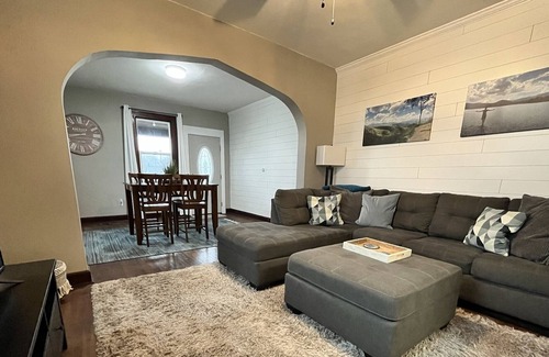Belleville House | Updated 1-Bedroom w/ King + Full Kitchen & Private Laundry