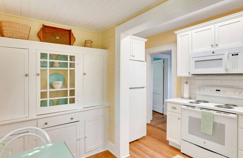 Midtown House | Updated 1930s carriage house in Ardsley Park