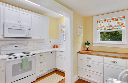 Midtown House | Updated 1930s carriage house in Ardsley Park