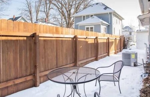 East Side Pioneers House | Updated 2+bedroom, 2 bath walk to Mayo Clinic