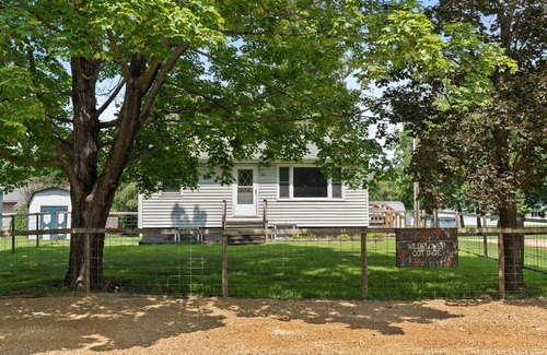 Pepin Apartment | Updated 2 Bedroom by Wedding Venues w/Bonfire